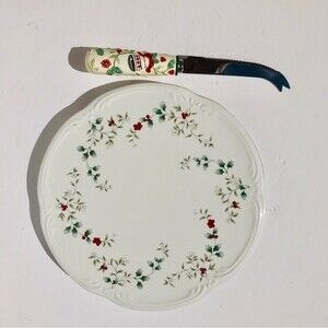 PFALTZGRAFF CHEESE TRAY WITH SCULPED SLICER WINTERBERRY 8" ROUND